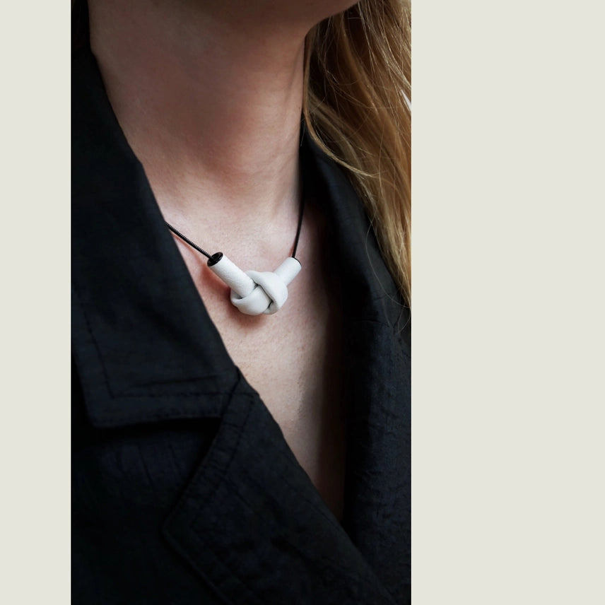 Necklace | Leather Knot - White