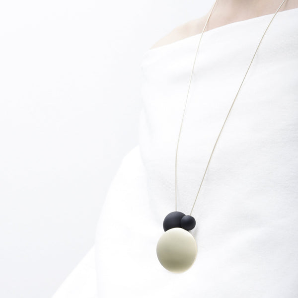 Dot & Orb Necklace | Gold Black